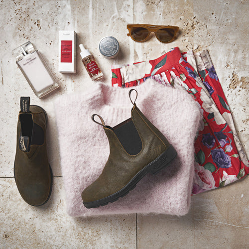 Lifestyle Women 4 image of Blundstone Women's Originals #1615 in Dark Olive