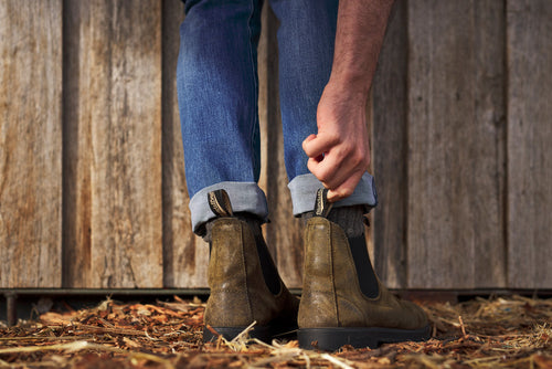 Lifestyle Women 7 image of Blundstone Women's Originals #1615 in Dark Olive