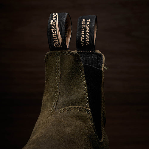 Lifestyle Women 9 image of Blundstone Women's Originals #1615 in Dark Olive