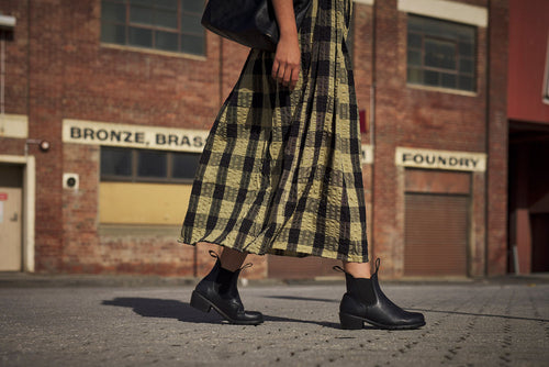 Lifestyle Women 5 image of Blundstone Women's Series #1671 in Black