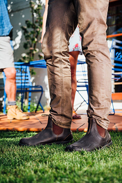 Lifestyle Men 3 image of Blundstone Men's Originals #500 in Stout Brown