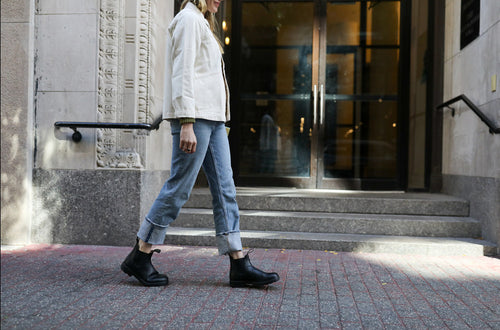 Lifestyle Women 1 image of Blundstone Women's Originals #2115 in Black